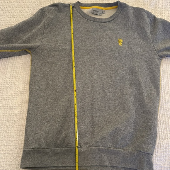 Perfect condition old school men’s medium WESC gray and yellow one crew neck - Picture 5 of 6